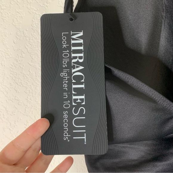 Miraclesuit Womens black escape one piece swimsuit 18 NWT - Picture 7 of 11